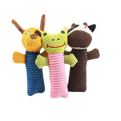 犬の音はPlushおもちゃをかむ抵抗力があるモルに歯が生える柔らかいおもちゃをかわいがる