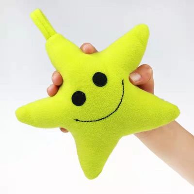 黄色い星のBathはPlushおもちゃを詰めた