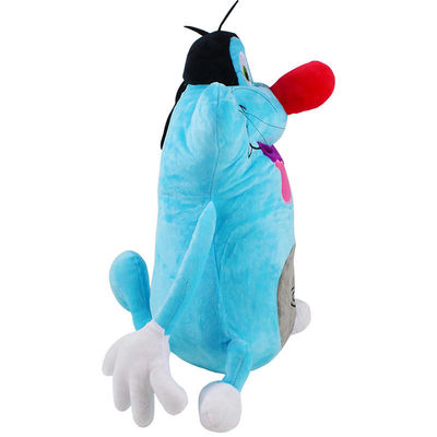 詰められたPlushおもちゃを慰めている特別な定形猫